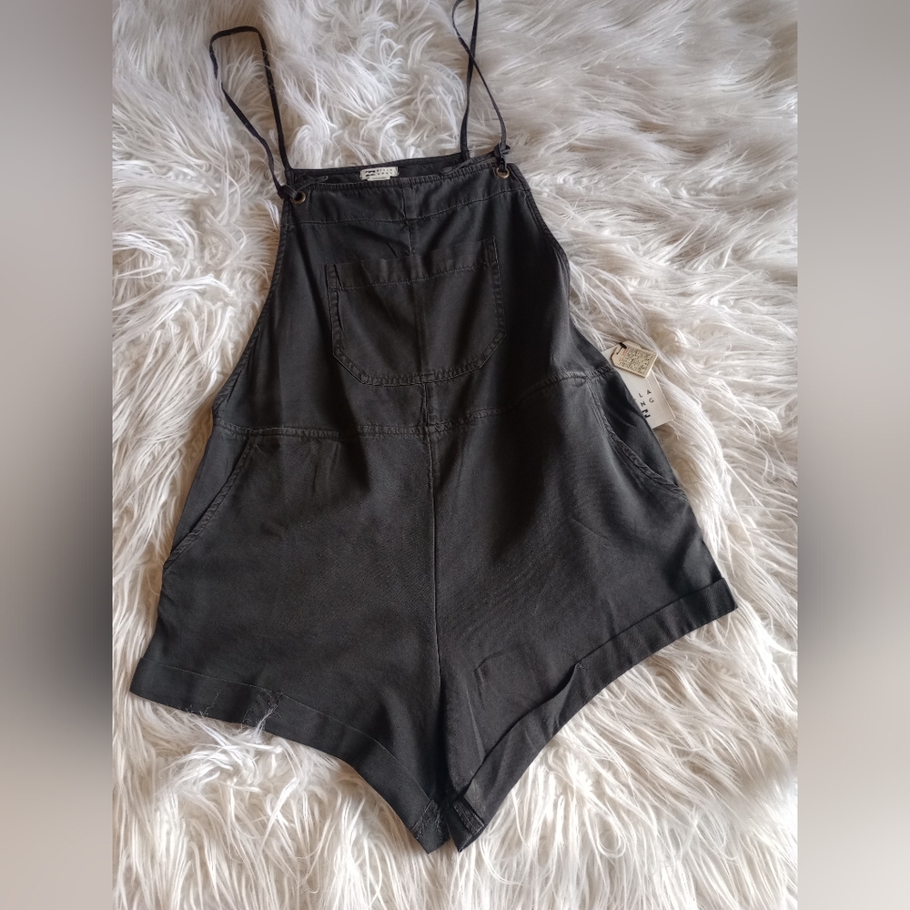New with tags billabong overall shorts